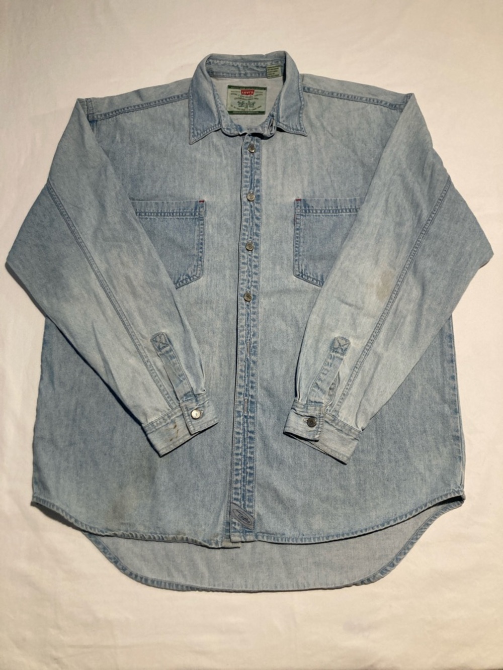 Vintage Authentic Levi Strauss Light Blue Denim Button Down Shirt (R30)